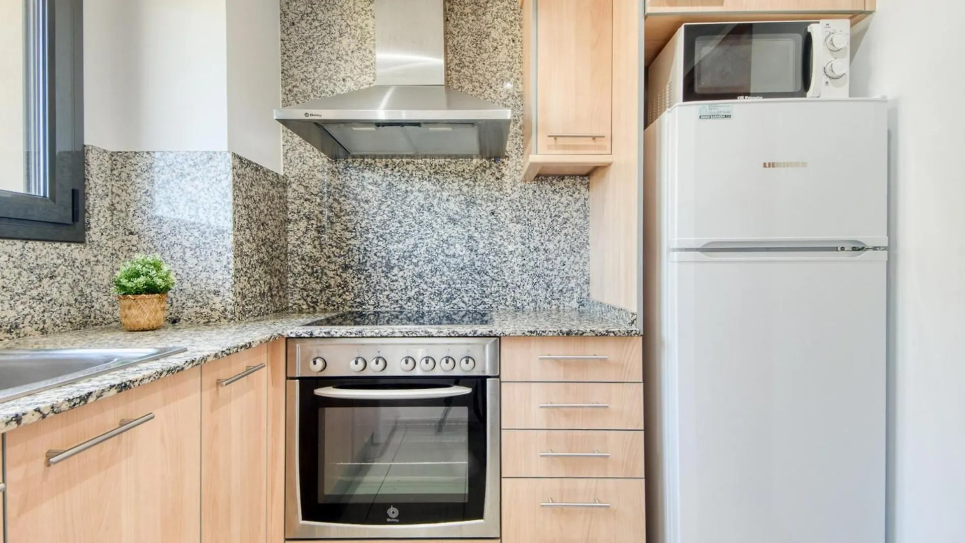 Bright Apartment In Nature Roses Espanha