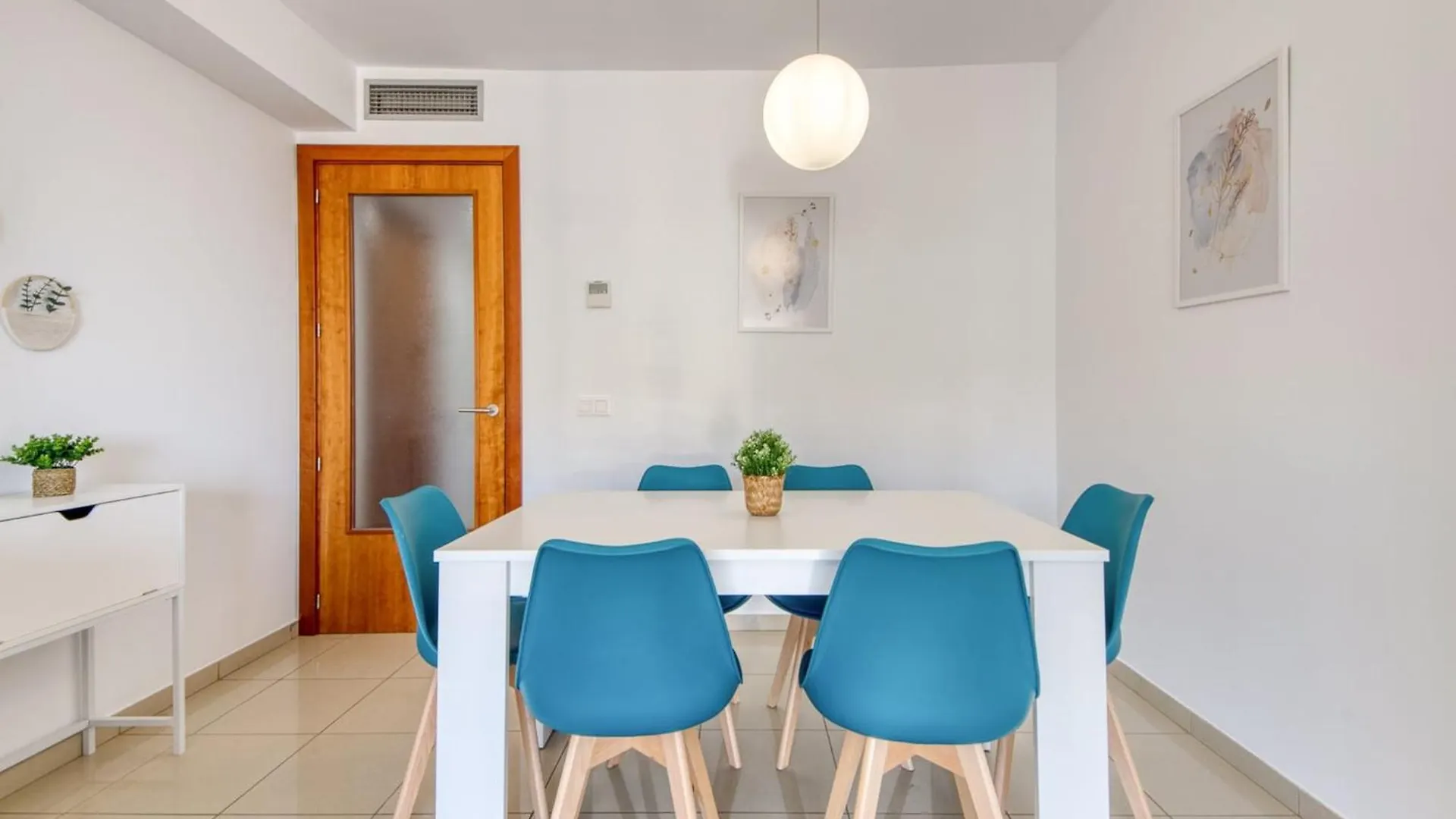 Bright Apartment In Nature Roses