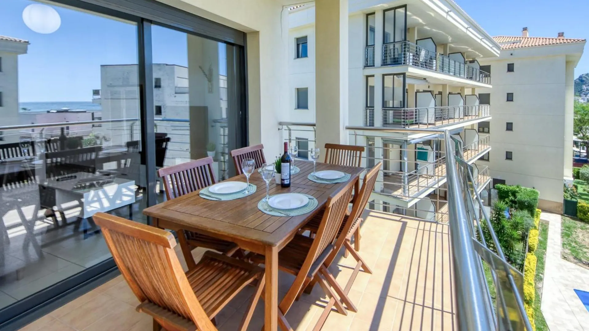 Bright Apartment In Nature Roses Spain